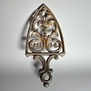 WILTON CAST IRON 1894 ORNATE TRIVET WALL DECOR